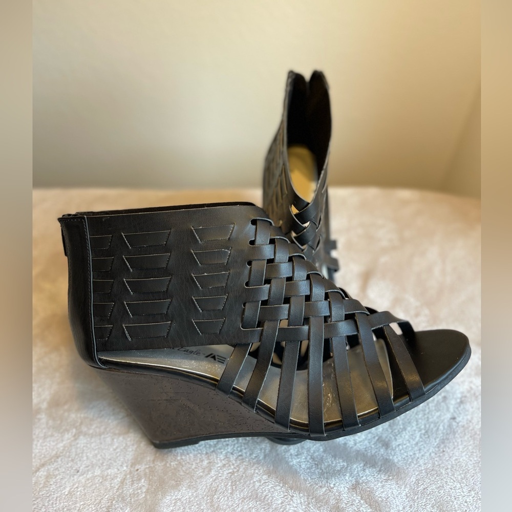 American Eagle Outfitters Black Woven Peep-Toe Wedge Sandals Size 8.5 NWOT